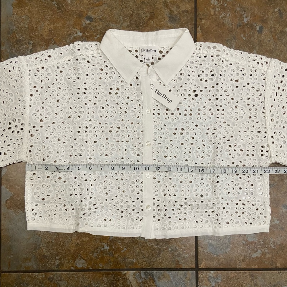 Elegant White Eyelet Crop Top - Picture 4 of 11
